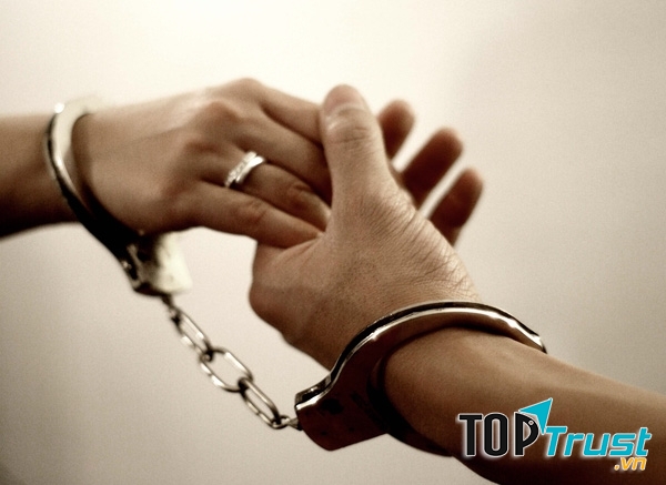 Ngoài bạn ra, gia đình là thứ rất quan trọng đối với họ, và bạn nên hiểu cho họ mà đừng quá ích kỉ giữ họ cho riêng mình.