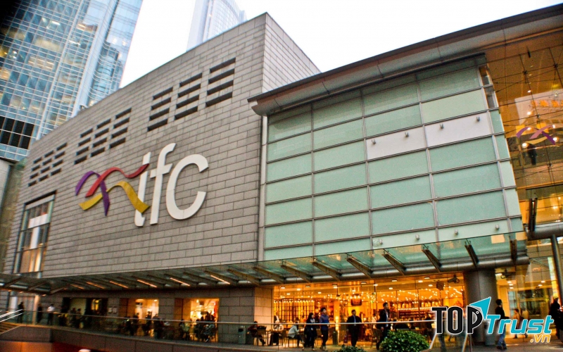 IFC Mall là khu mua sắm nổi tiếng tại Hong Kong