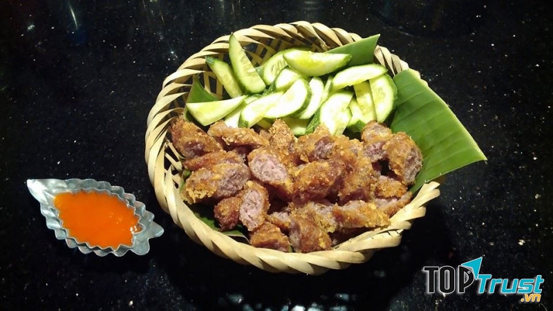 Nem chua rán là một trong những món đặc trưng của I'm from Ha Noi