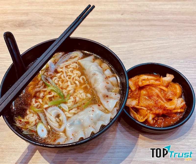 Mì cay bánh xếp Mandu