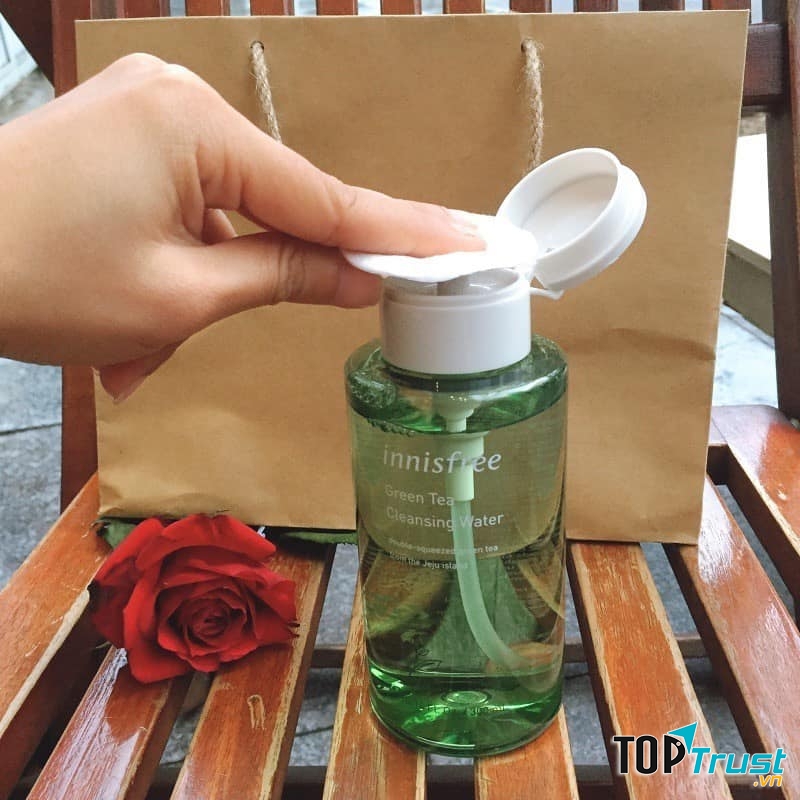 Innisfree green tea cleansing water