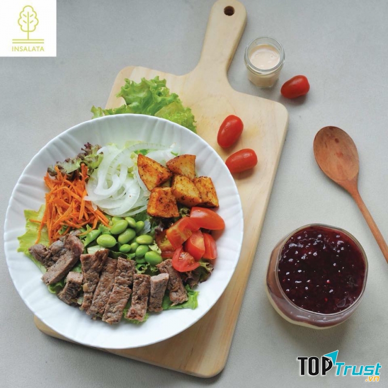 Insalata- Fresh salad, sushi and juice