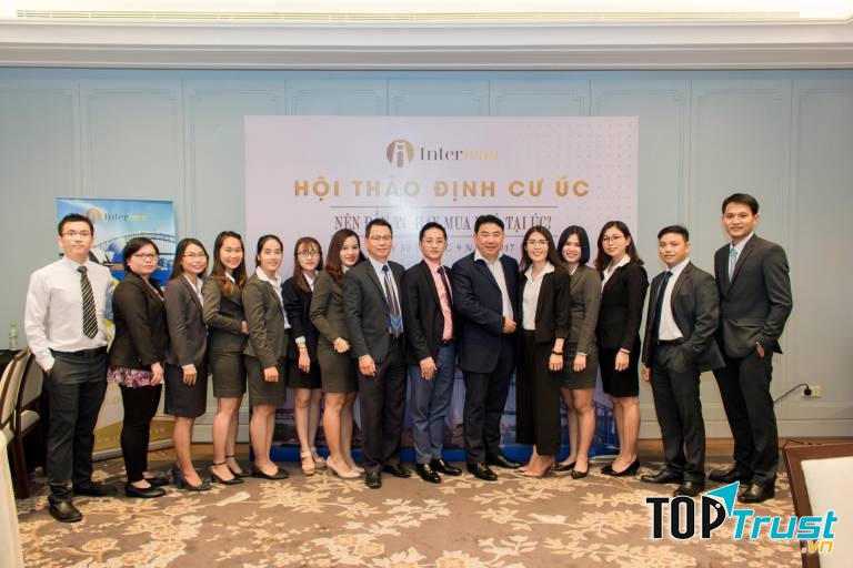 Công ty hoạt động trong lĩnh vực Đầu tư & Định cư, với sự hợp tác của các hãng luật, các nhà phát triển dự án và chuyên gia tư vấn Di trú hàng đầu tại Mỹ, Canada, Úc & Châu Âu