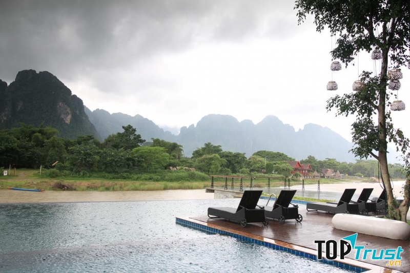 Bể bơi riêng của khách sạn