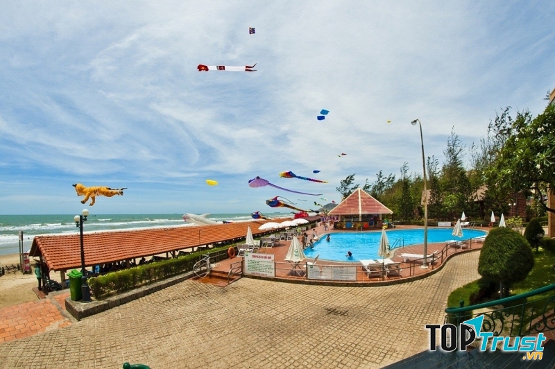 Hồ bơi tại Intourco Resort Vũng Tàu