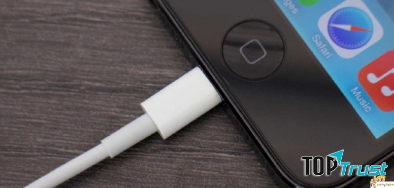 iPhone 5 không sạc được