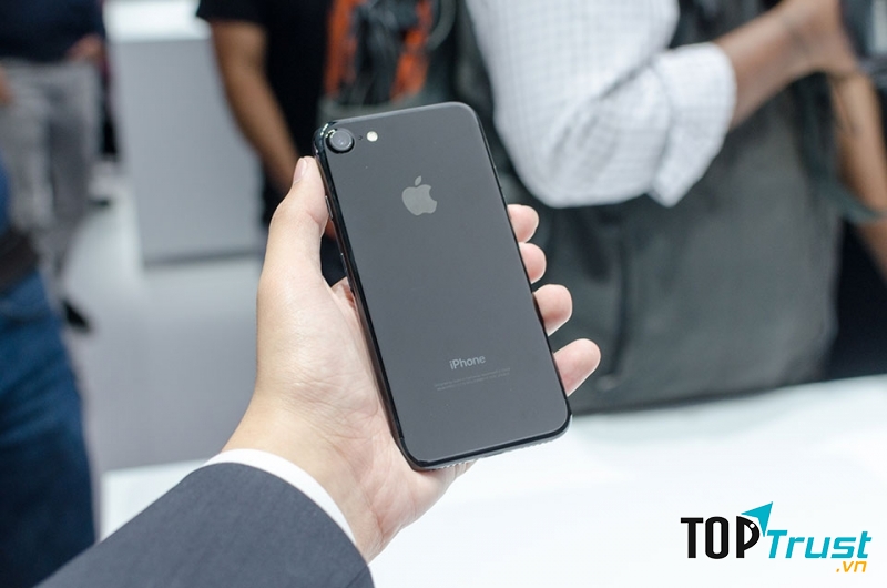 iPhone 7 Plus Jet Black thường xuyên cháy hàng tại các Apple Store