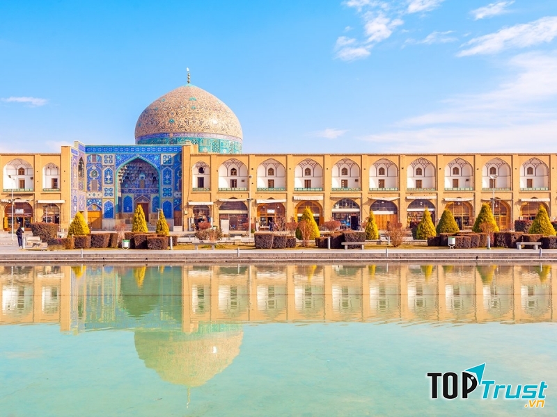 Chính quyền Iran cho rằng lễ tình nhân là bất hợp pháp (Nguồn: Sưu tầm)