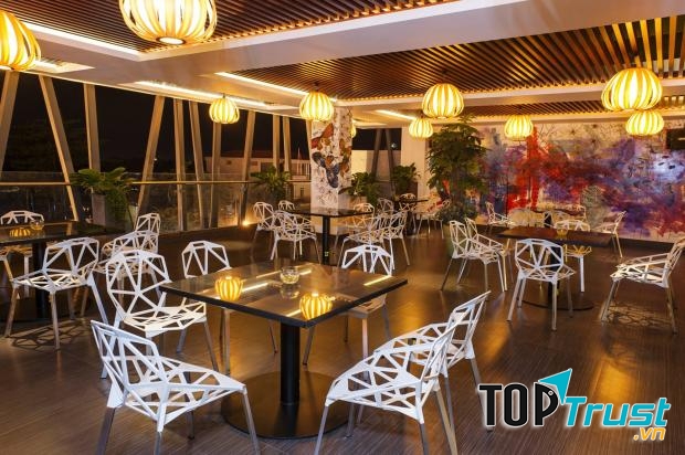 Không gian tại Iris Sky Bar