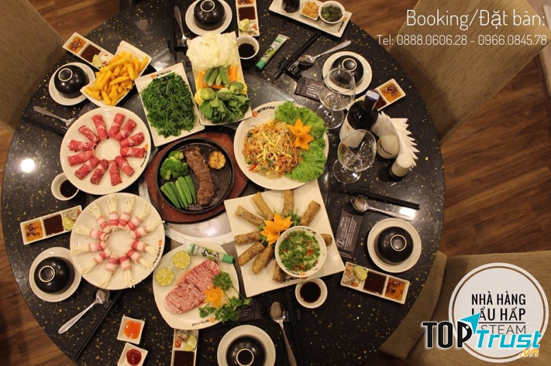 Bàn ăn tại nhà hàng