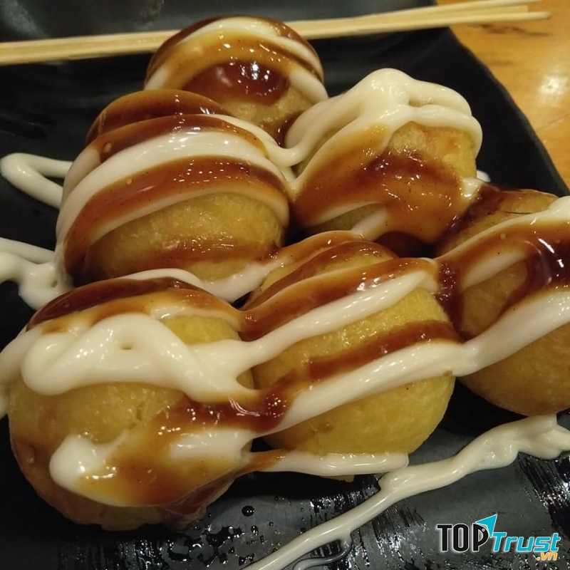 Nằm trong danh sách này, quán mì cay Itada cũng là một điểm ăn ngon bạn không nên bỏ lỡ.