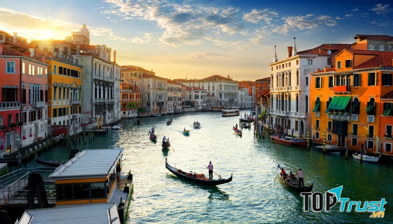Venice nổi tiếng thế giới với hệ thống kênh đào ngay trong lòng thành phố