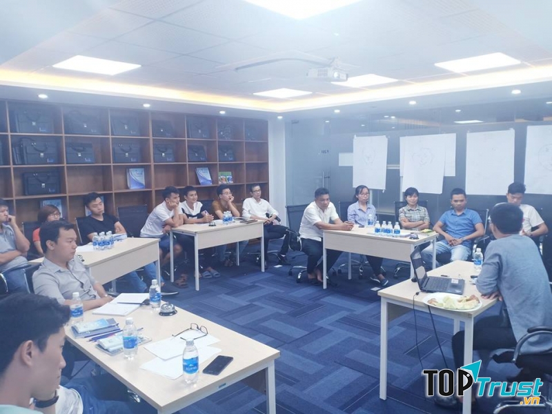 Lớp học tại IWOK Center