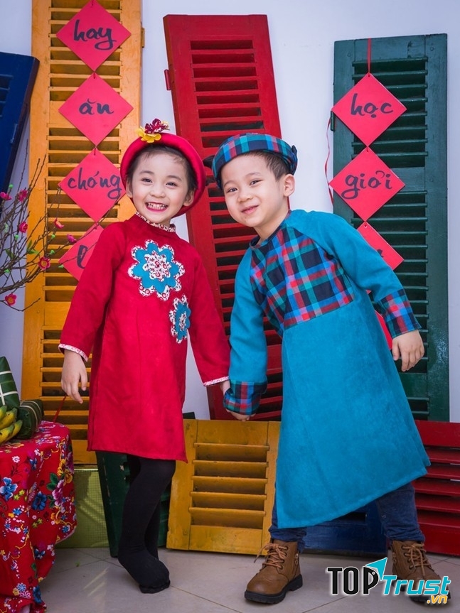 Ngoài những mẫu áo có sẵn, bạn có thể đặt áo vẽ tay cho bé, vừa dễ thương vừa độc lạ
