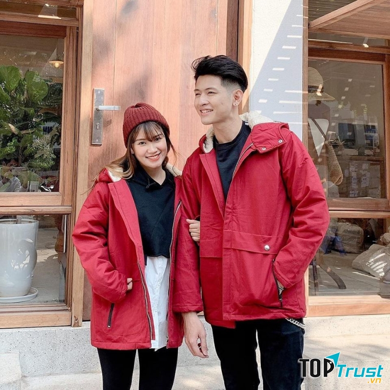 Ngoài parka, shop còn bán rất nhiều loại áo đôi đẹp