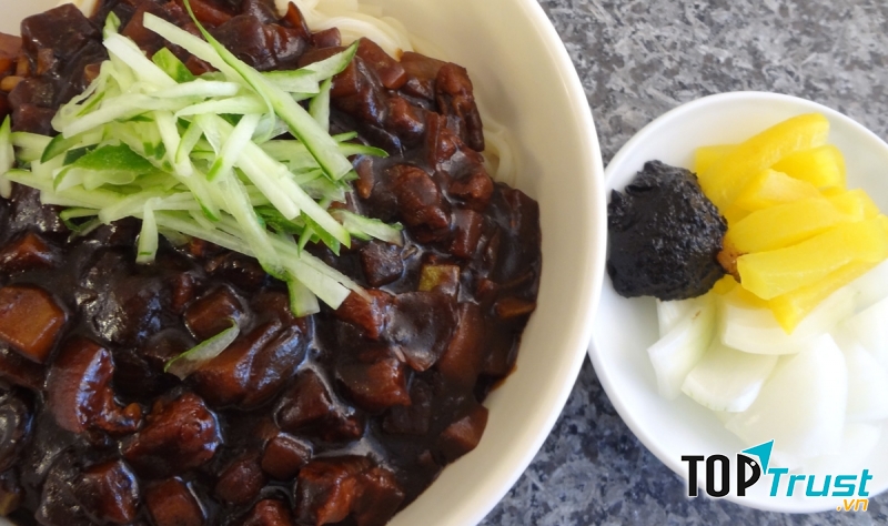 Món mỳ tương đen Hàn Quốc