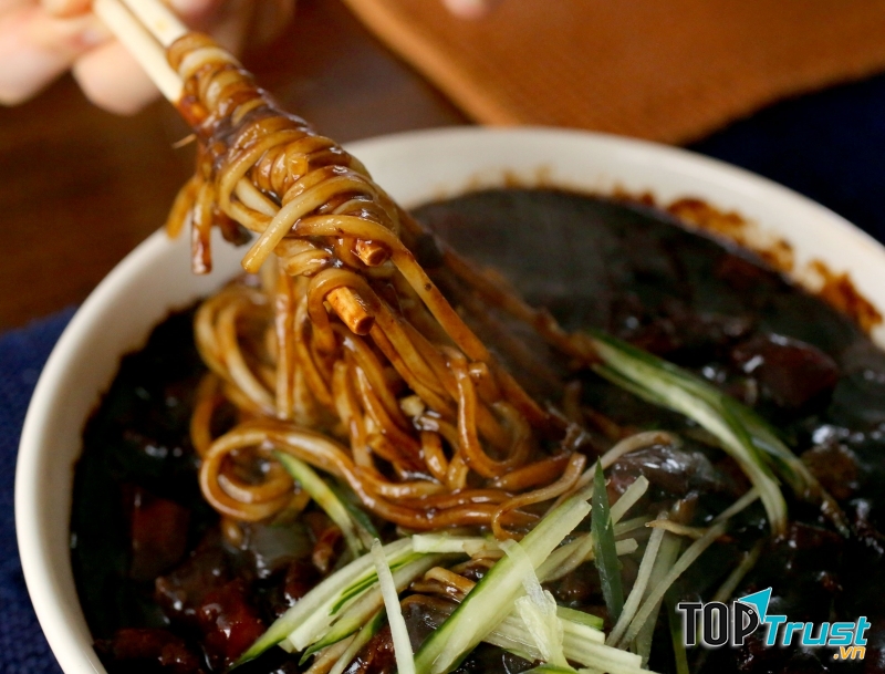 Loại nước sốt đen đặc biệt của Jajangmyeon
