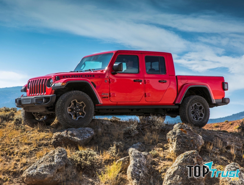 Hiện tại, Jeep chỉ bán ra Jeep Gladiator với một cấu hình động cơ duy nhất là động cơ V6 dung tích 3,6 lít tạo ra công suất cực đại 285 mã lực và mô-men xoắn cực đại 352 Nm.