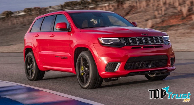 Mẫu xe địa hình này của Jeep được thiết kế như một cỗ máy sang trọng cao cấp nhưng vẫn có khả năng chinh phục các vùng đất rộng lớn đầy dễ dàng.