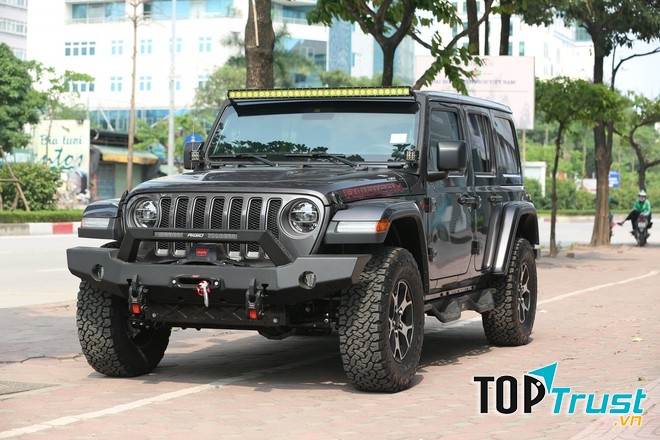 Jeep Wrangler là mẫu xe địa hình nổi tiếng từ lâu trên thế giới, nó được xem là một trong những dòng xe biểu tượng của Mỹ.
