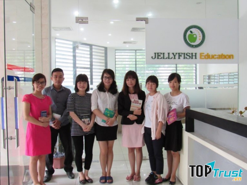 JELLYFISH: Con người thực - giá trị thực.