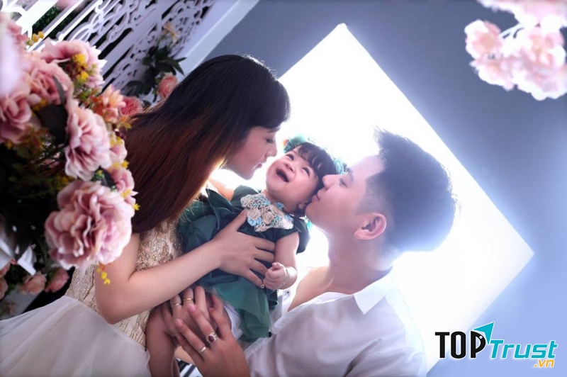 Phong cách chụp của Jerry Studio là lưu lại những khoảnh khắc tự nhiên nhất, vui vẻ và ấm áp nhất