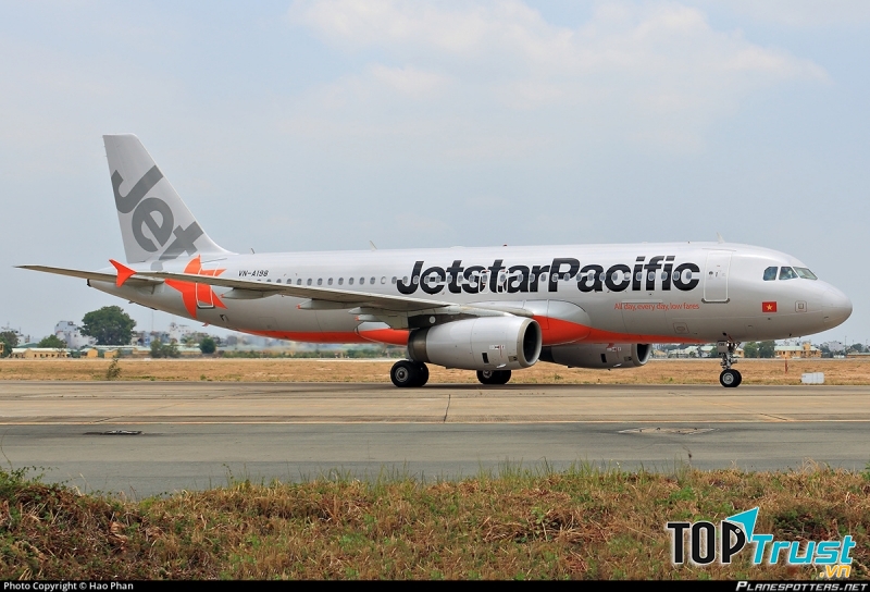 Máy bay cánh cong đầu tiên ở Việt Nam