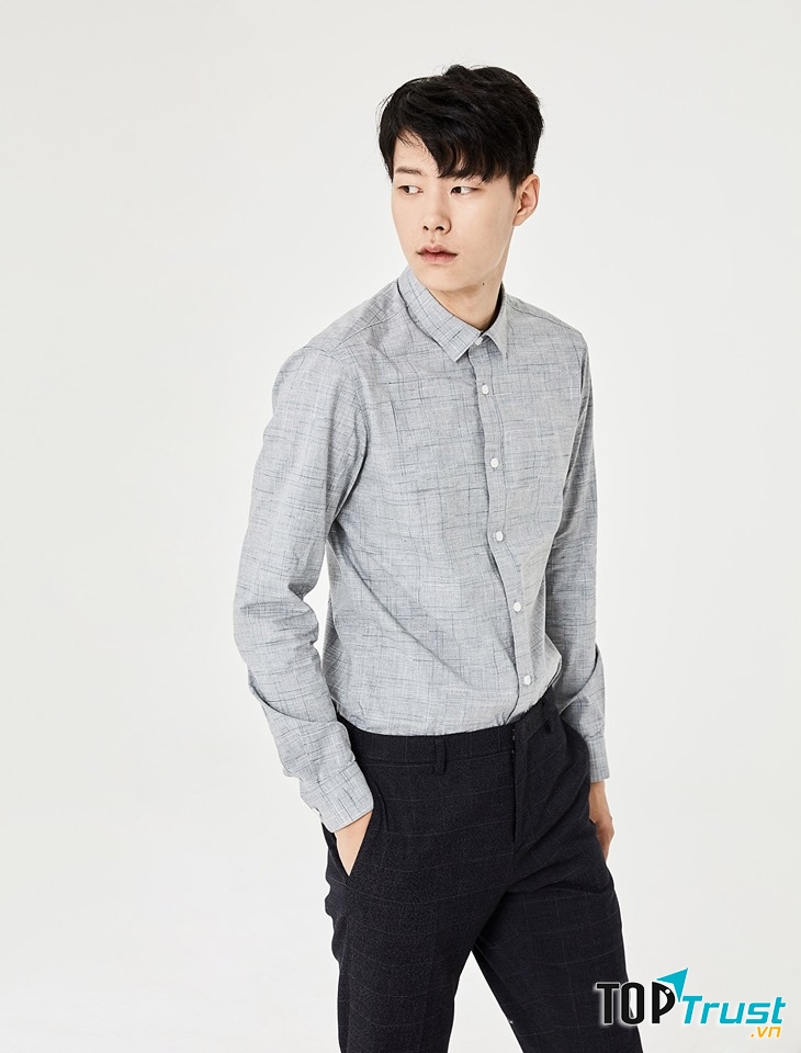 Đa dạng về mẫu mã cũng như màu sắc cùng các thiết kế rất dễ phối đồ là một trong những tiêu chí thu hút khách hàng tới đây.