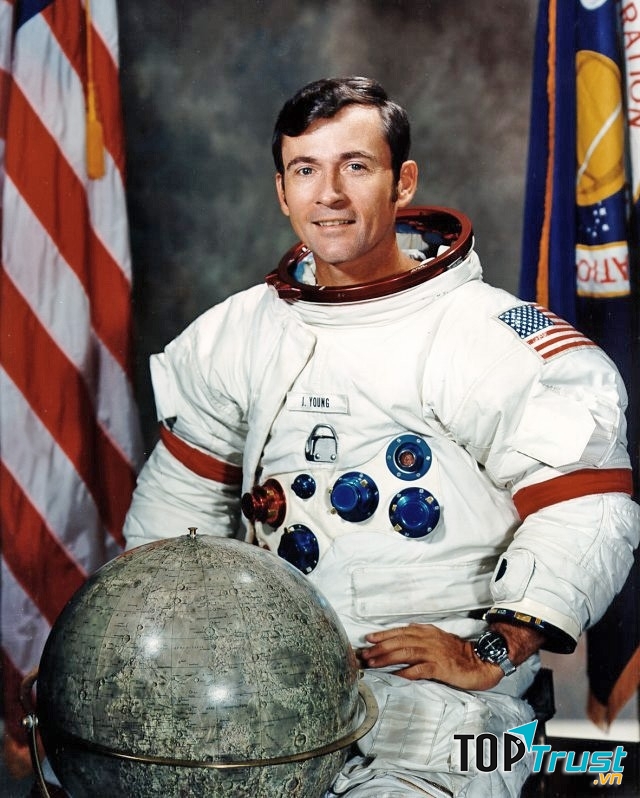 John Young (sinh năm 1930)