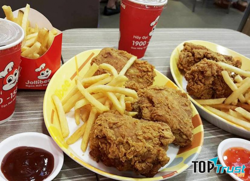 Gà của Jollibee được rán vàng mọng, giòn tan