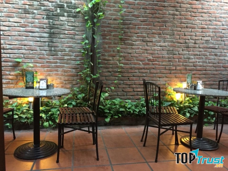 Không gian bên trong yên tĩnh cho việc đọc sách và làm việc