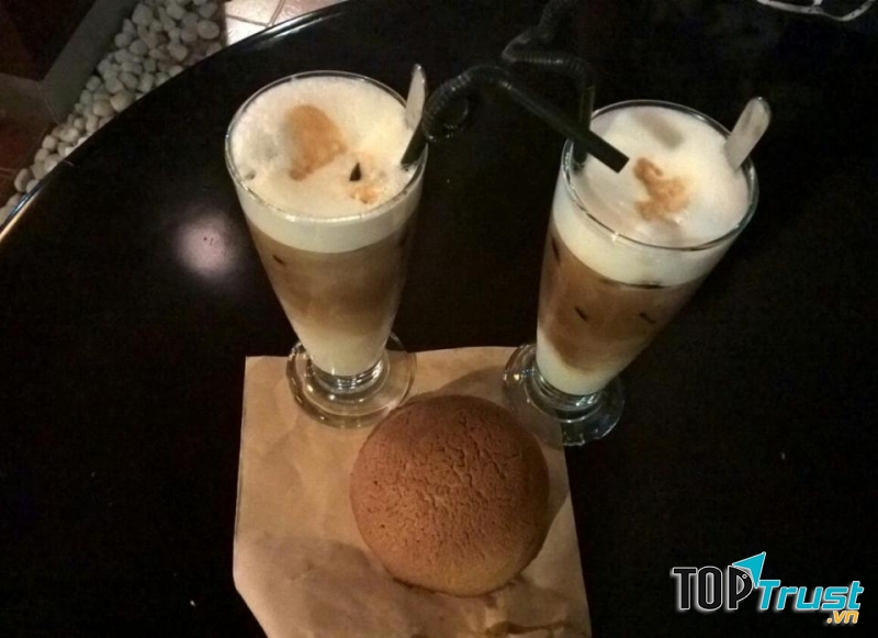 Đồ uống và bánh ngọt