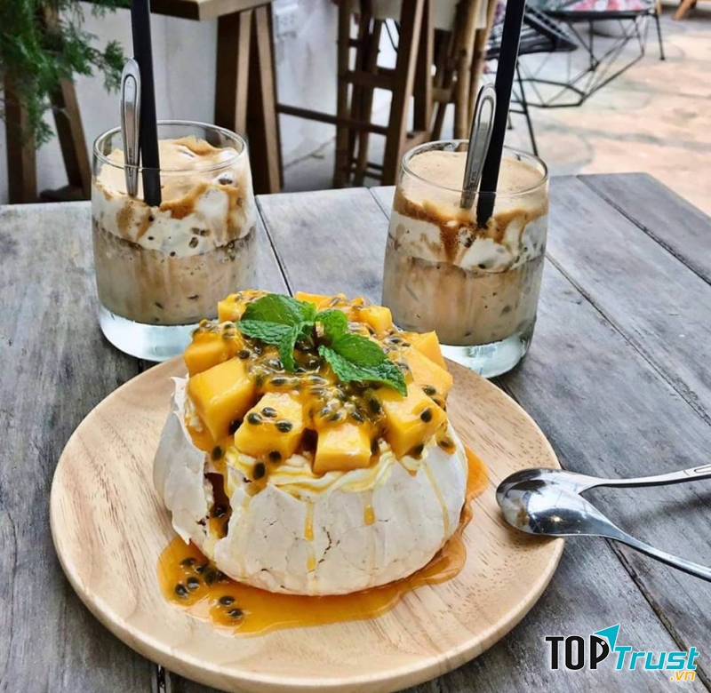 Nhiều loại món ăn được trang trí cầu kì