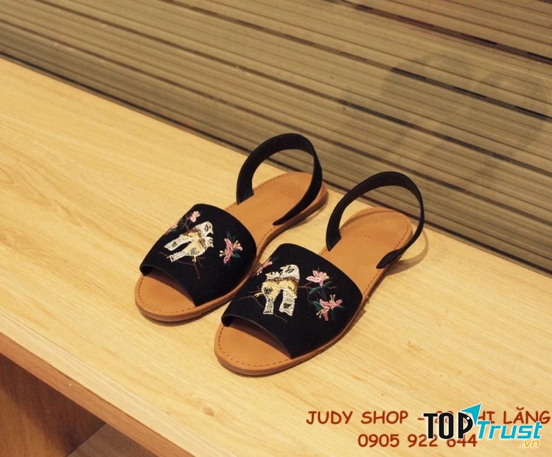 Các sản phẩm giày tại Judy Shop chủ yếu là hàng VNXK