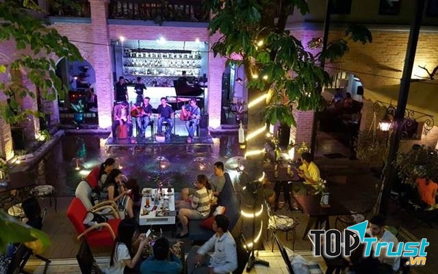 Juliet’s Garden Coffee & Dining