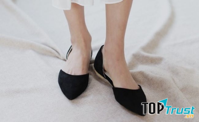 Mẫu giày đơn giản không kén người mang