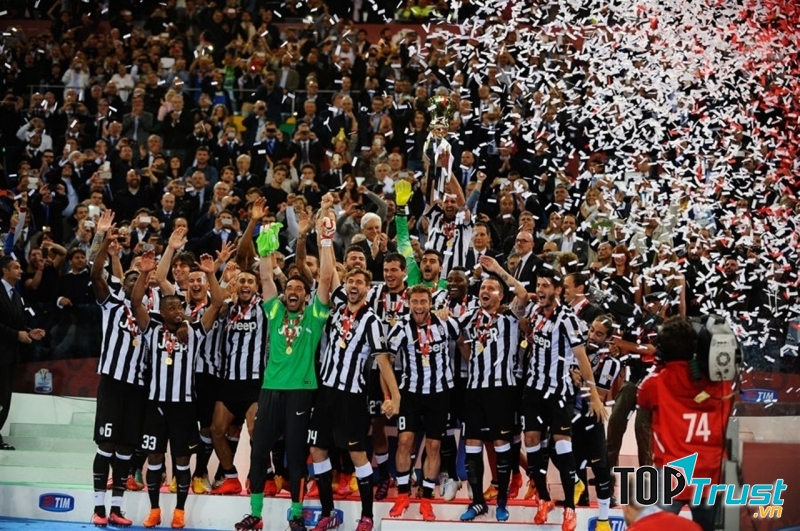 Juventus đang là ĐKVĐ giải đấu