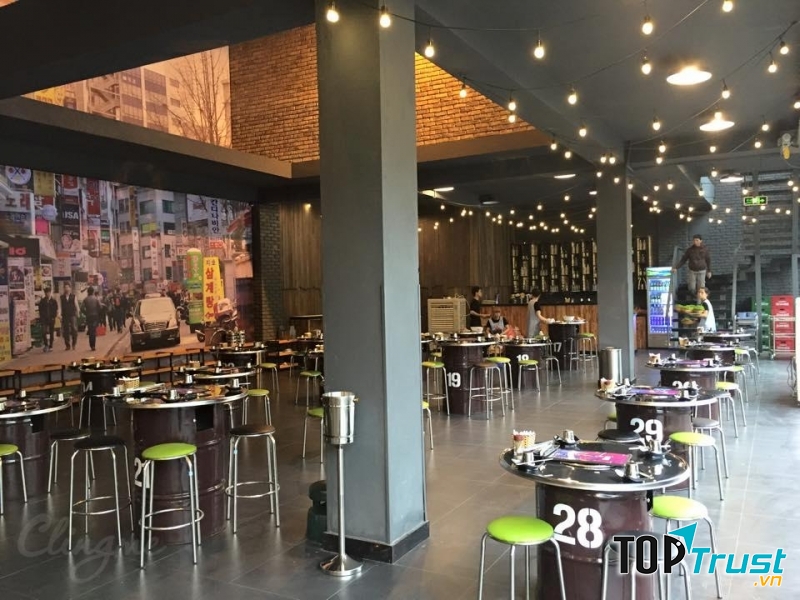 Không gian bên trong rất rộng rãi, sạch sẽ