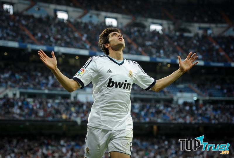 Kaká: Milan sang Real Madrid, 2009 giá 56 triệu bảng Anh