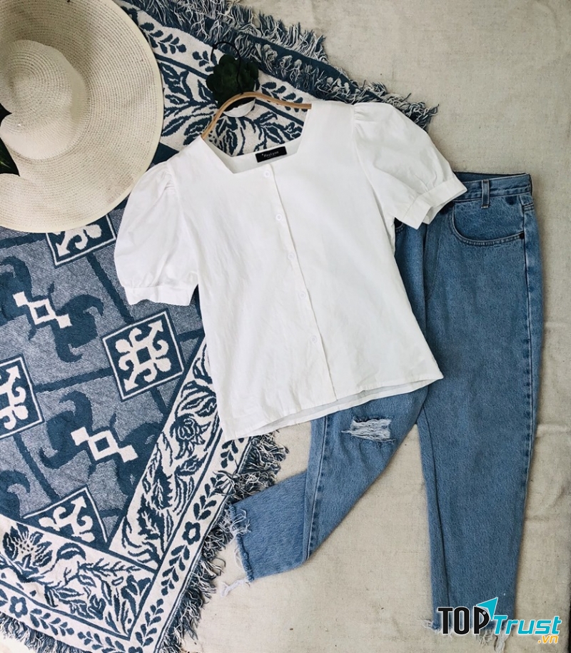 Điểm nổi bật của Kami House là thường có sale mạnh, giá mềm, rất thích hợp với khách teen