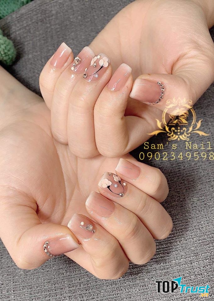 Mẫu nail được làm trên móng tay thật của khách hàng