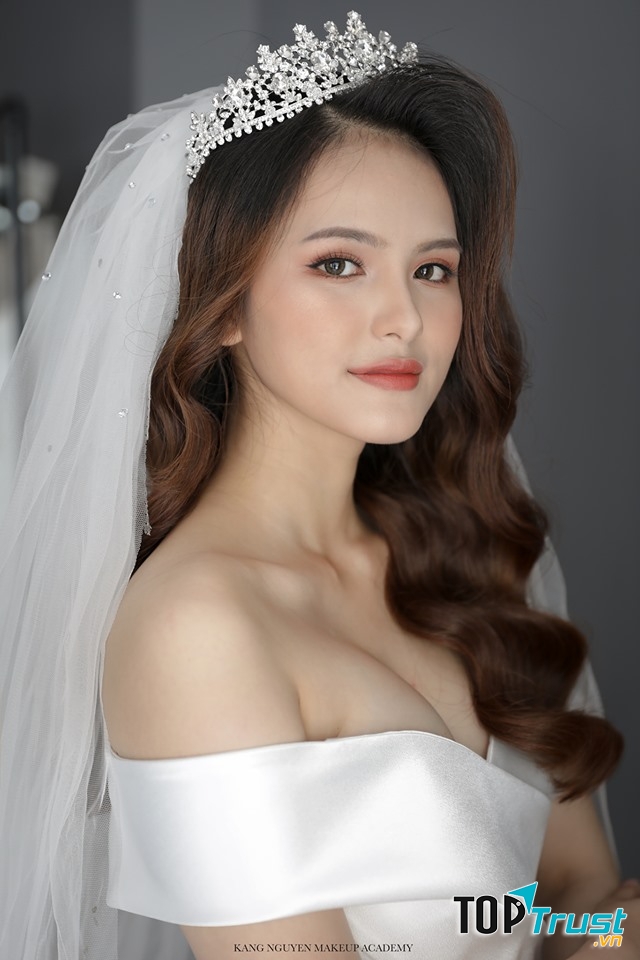 Kang Nguyen Makeup Academy.