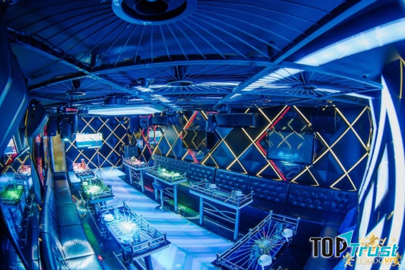 Karaoke Kingdom - Phạm Viết Chánh