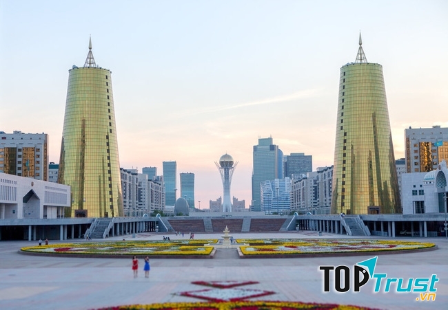 Quảng trường rộng lớn