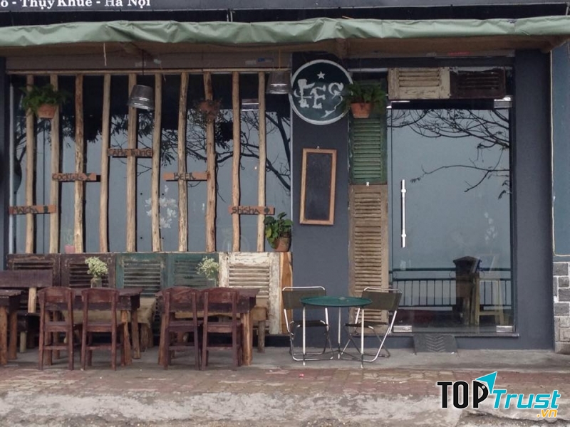 Keg’s Classic Café là một quán cafe bé nhỏ nằm yên bình bên Hồ Tây lộng gió