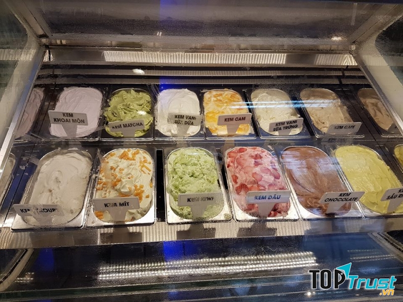 Các món kem tại quán.