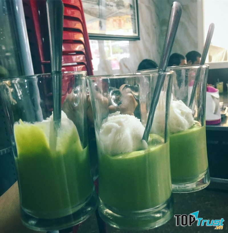 Đến quán đảm bảo bạn phải ăn ít nhất 2 ly kem bơ mới 