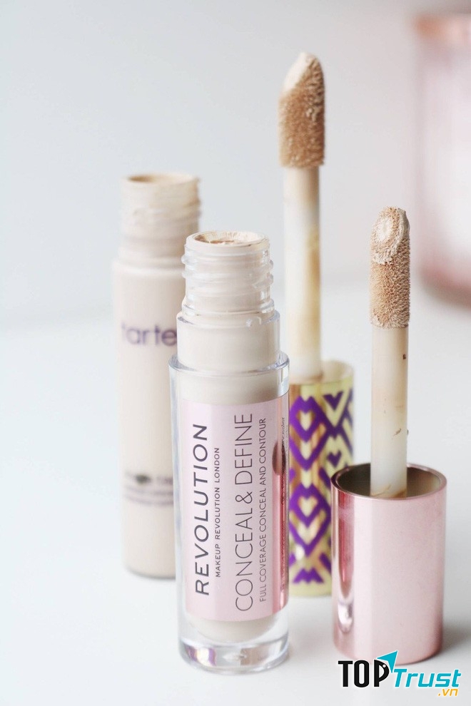 Kem che khuyết điểm Revolution Conceal & Define
