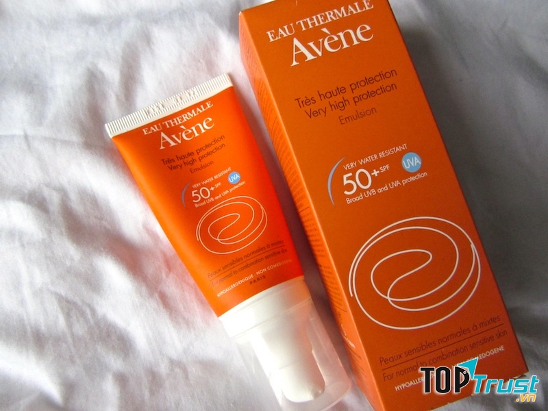 Kem chống nắng Very High Protection Emulsion SPF50+