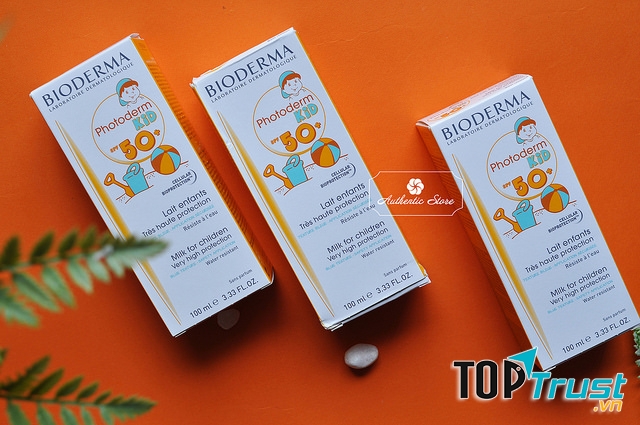 Kem chống nắng  BIODERMA – Photoderm Kid Lait SPF 50+ với thành phần tự nhiên, chỉ số chống nắng SPF50+ ngăn chặn được tác hại của UVA và UVB, đảm bảo cho bé yêu của bạn chơi đùa dưới nắng nhiều giờ mà không cần lo lắng﻿.